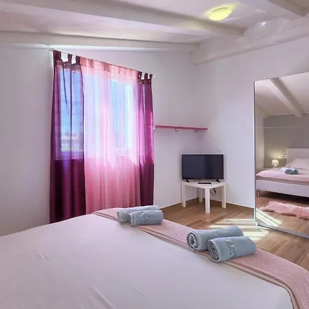 Nella 로비니
